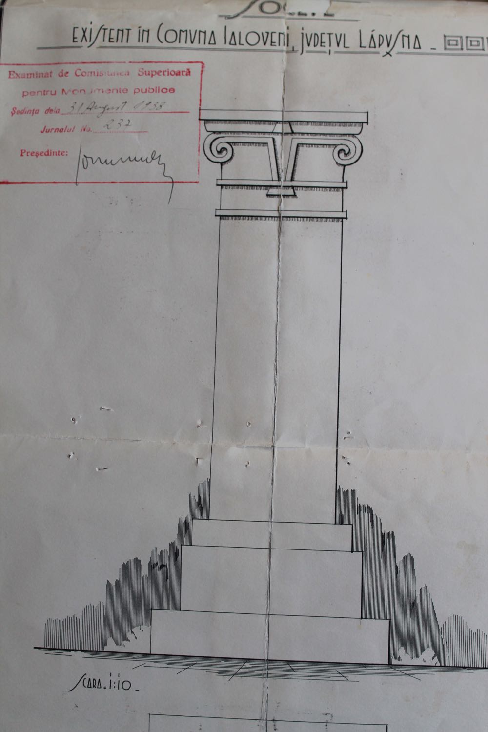 Soclul original al bustului Ferdinand I din Ialoveni