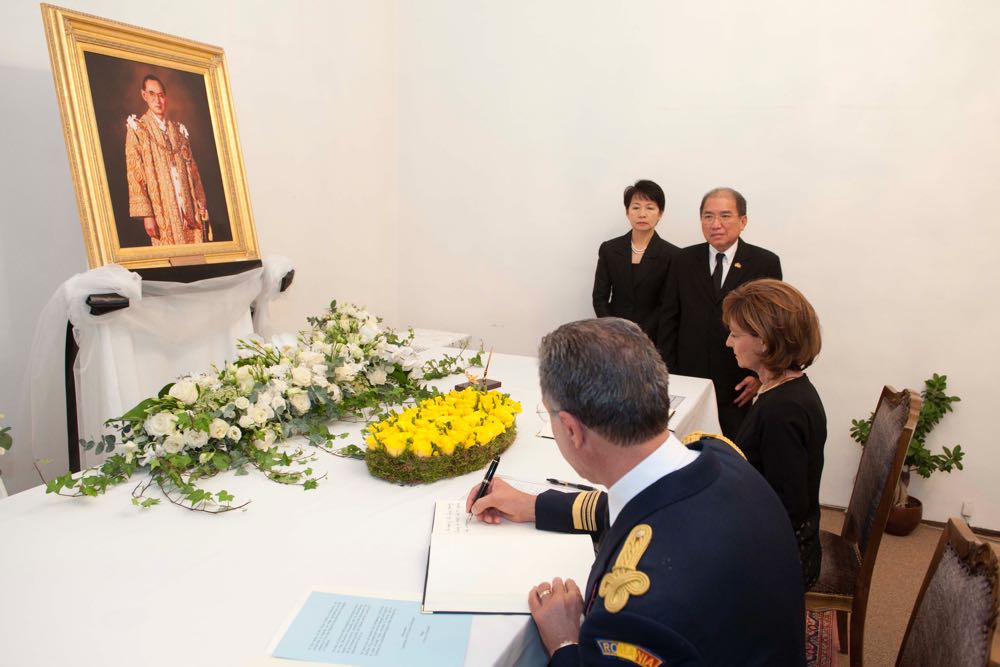 Familia Regală a României a adus omagiu Regelui defunct al Thailandei, 26 octombrie 2016, foto Daniel Angelescu