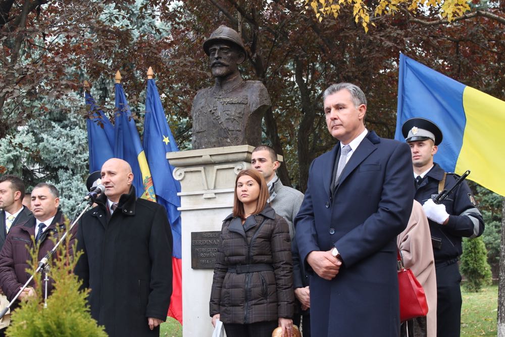 Bustul Regelui Ferdinand Întregitorul a fost dezvelit în orașul Ialoveni, Republica Moldova, 27 octombrie 2016