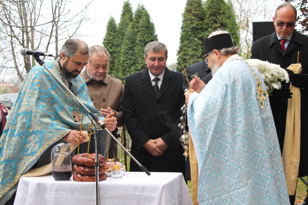 Bustul Regelui Ferdinand Întregitorul a fost dezvelit în orașul Ialoveni, Republica Moldova, 27 octombrie 2016