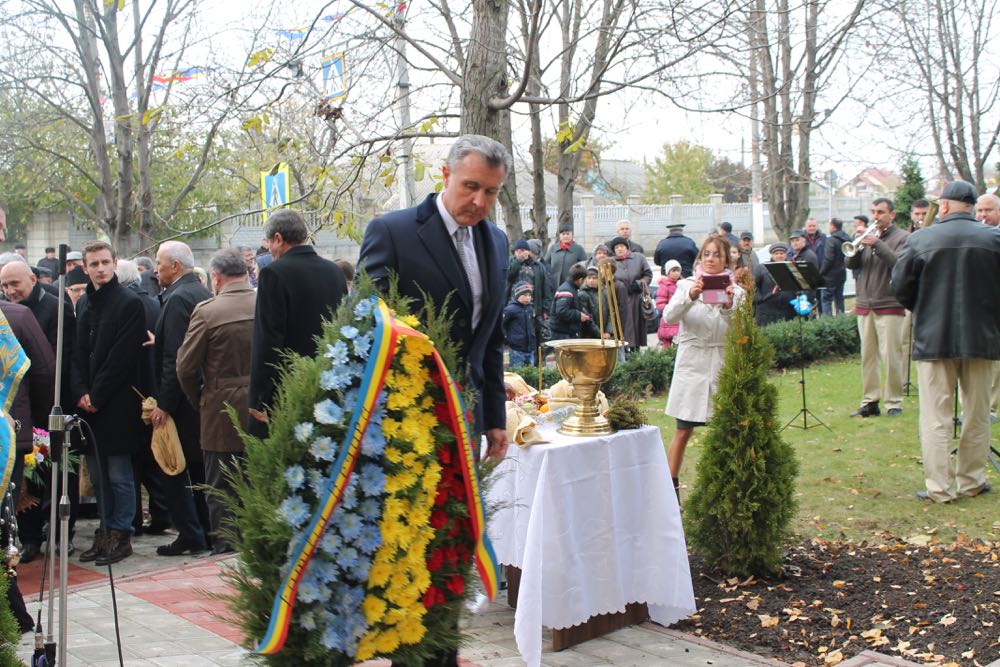 Bustul Regelui Ferdinand Întregitorul a fost dezvelit în orașul Ialoveni, Republica Moldova, 27 octombrie 2016