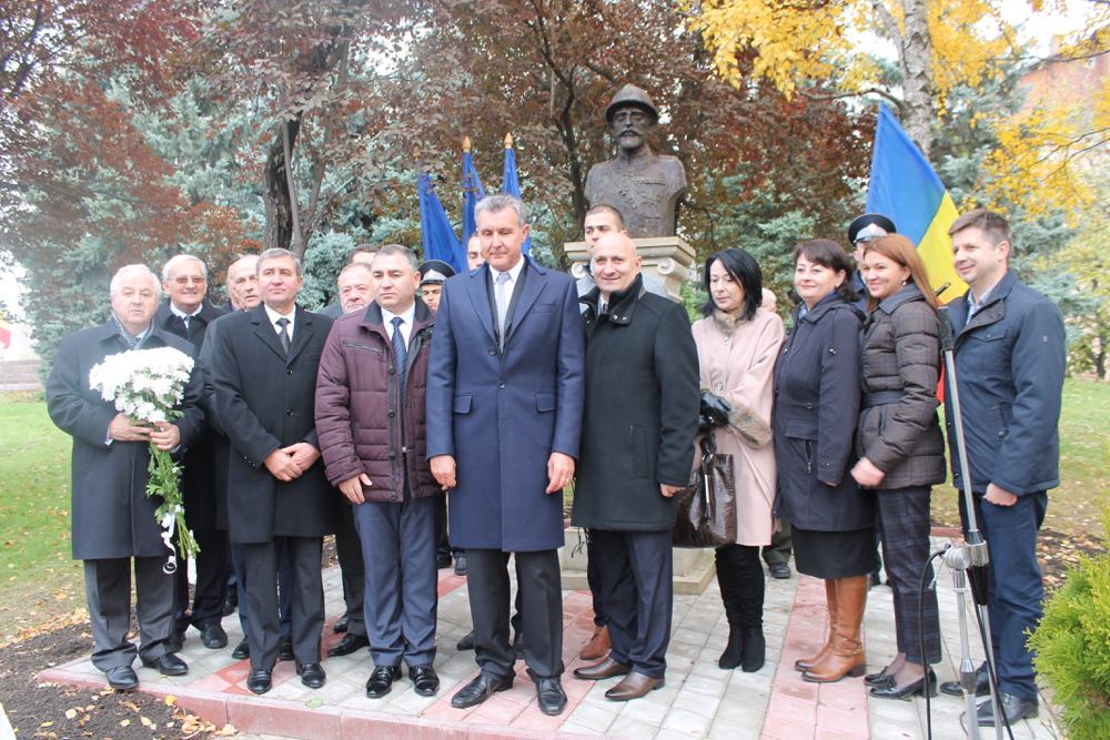 Bustul Regelui Ferdinand Întregitorul a fost dezvelit în orașul Ialoveni, Republica Moldova, 27 octombrie 2016