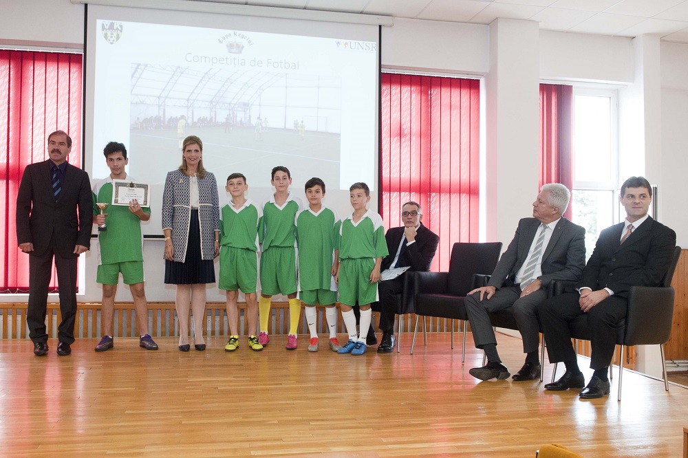 vizita-principesei-maria-la-colegiul-tehnic-feroviar-mihai-i-28octombrie2016-foto-daniel-angelescu-c-casa-ms-regelui-11