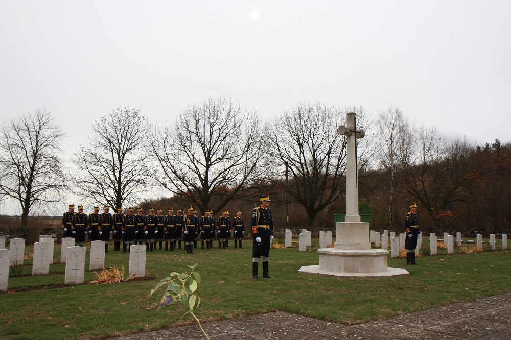 principesa-mostenitoare-si-principele-radu-remembrance-day-2016-cimitirul-militar-tancabesti-1