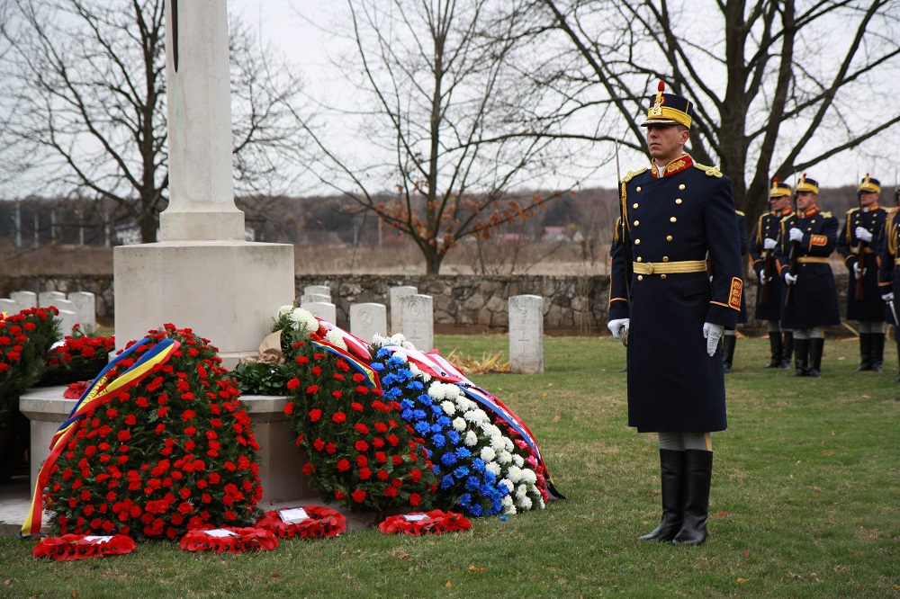 principesa-mostenitoare-si-principele-radu-remembrance-day-2016-cimitirul-militar-tancabesti-10