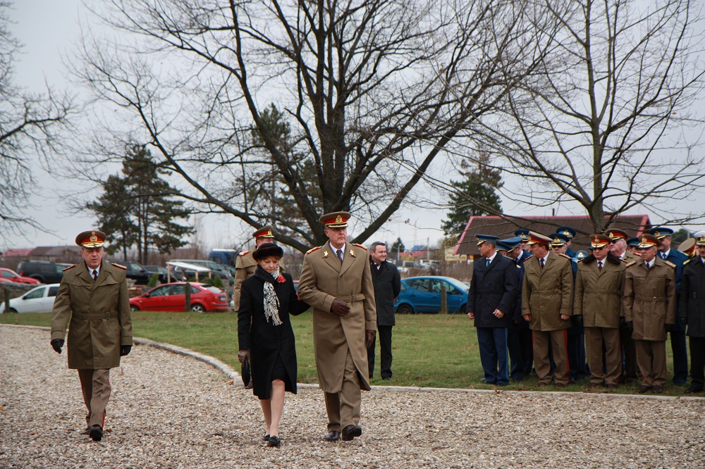 principesa-mostenitoare-si-principele-radu-remembrance-day-2016-cimitirul-militar-tancabesti-2