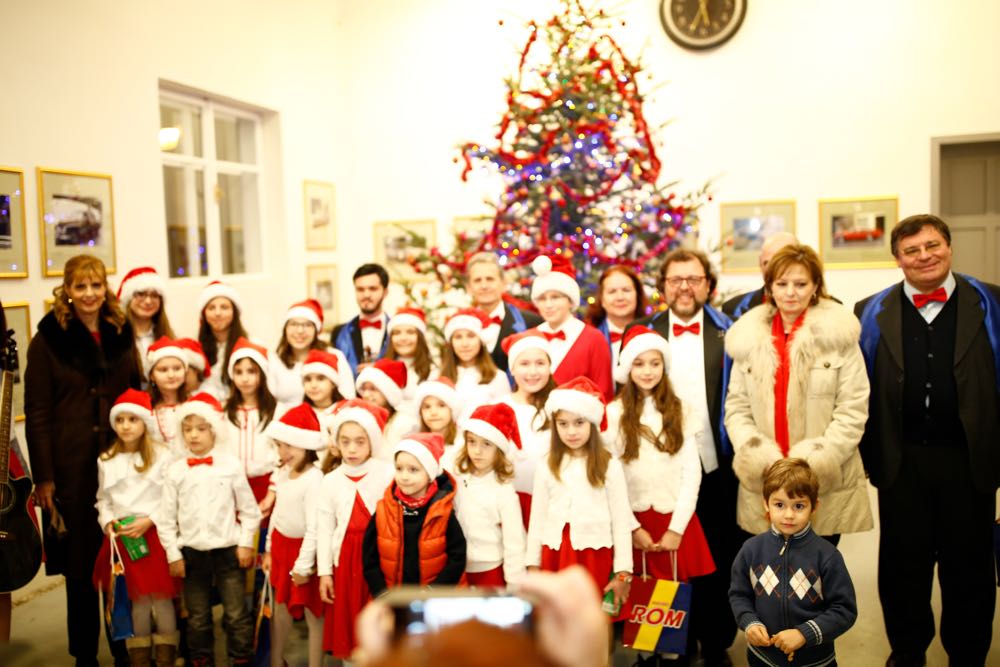 Concertul de colinde Corala Regala Transilvana si de corul copiilor din Cluj la Castelul regal Savarsin, 23 decembrie 2016 ©Cristian Coposesc