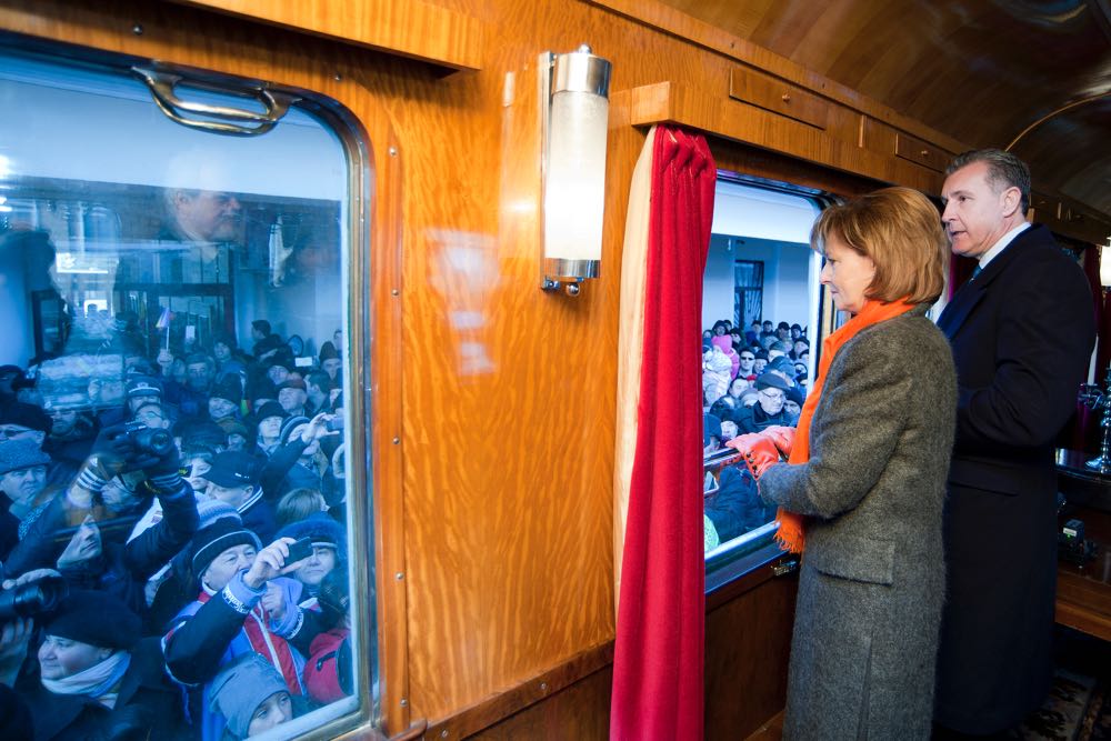 Familia Regala primita de locuitorii municipiului Pascani, 16 decembrie 2016 ©Daniel Angelescu