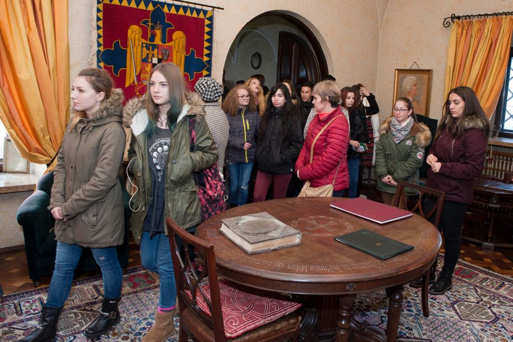 Elevii Liceului Grigore Antipa din Brasov in vizita la Palatul Elisabeta, 25 noiembrie 2016 ©Daniel Angelescu