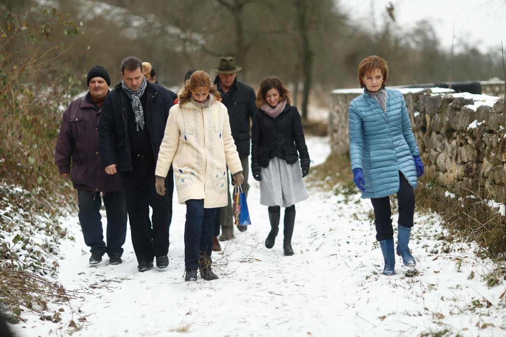 Familia Regala imparte daruri familiilor nevoiase din Savarsin, 23 decembrie 2016 ©Cristian Coposesc