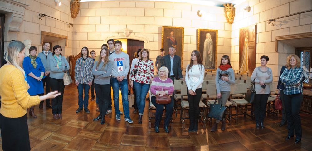 Elevii Liceului Teoretic Mihai Eminescu din Cahul in vizita la Palatul Elisabeta, 29 noiembrie 2016 ©Daniel Angelescu