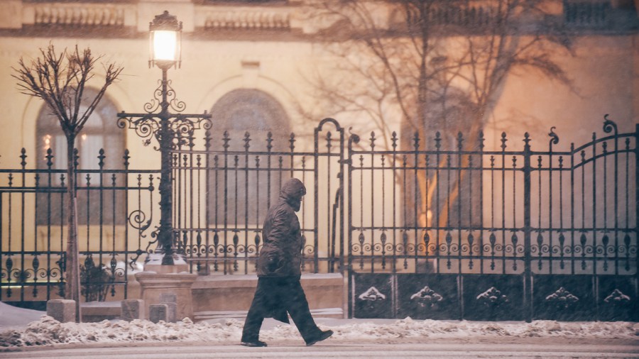 Fotografii cu prima ninsoare din București pe 2017: Imagini dintr-o tură foto făcută de la 4 dimineața, pe 6 ianuarie: Unirii - Universitate - Ateneu - Piața Revoluției - Calea Victoriei - Centrul Vechi. ©Dragos Asaftei