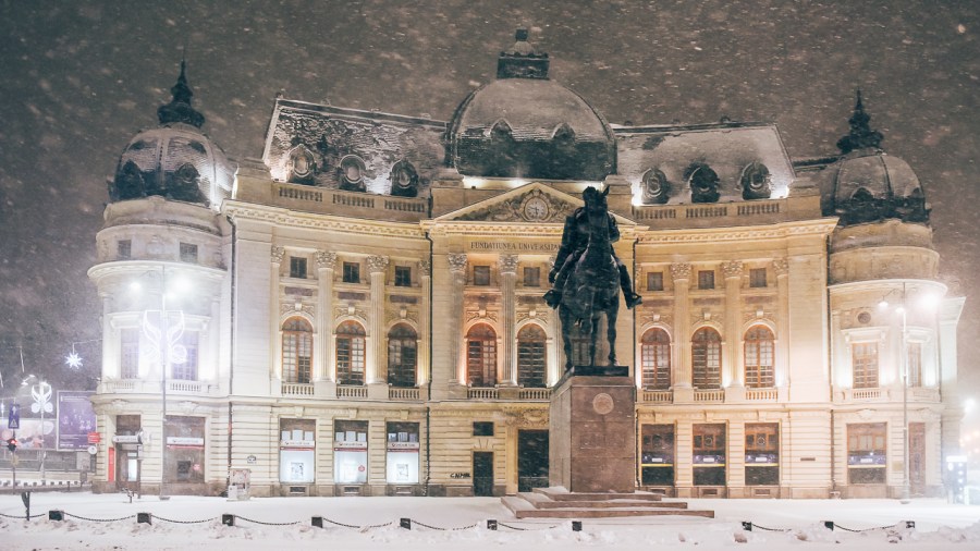 Fotografii cu prima ninsoare din București pe 2017: Imagini dintr-o tură foto făcută de la 4 dimineața, pe 6 ianuarie: Unirii - Universitate - Ateneu - Piața Revoluției - Calea Victoriei - Centrul Vechi. ©Dragos Asaftei