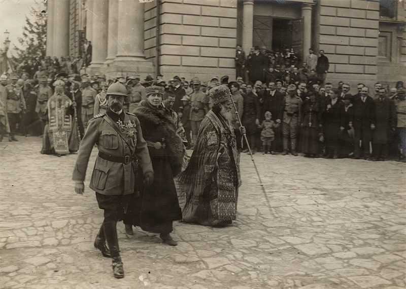 Regele Ferdinand I si Regina Maria la Mitropolia din Iasi, 30 aprilie 1918