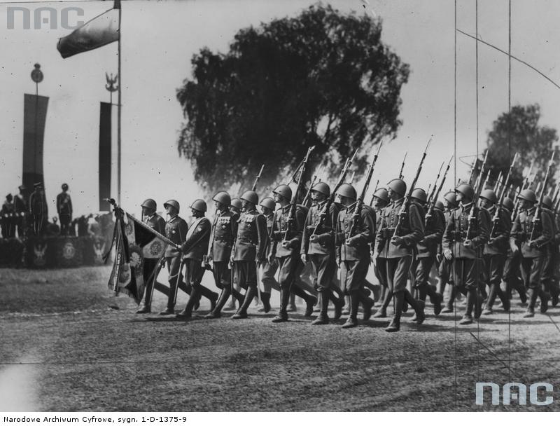 sm0_1-d-13King Carol II of Romania visits the 57 Infantry Regiment of Poland 28 June 1938 ©Narodowe Archiwum Cyfrowe75-9