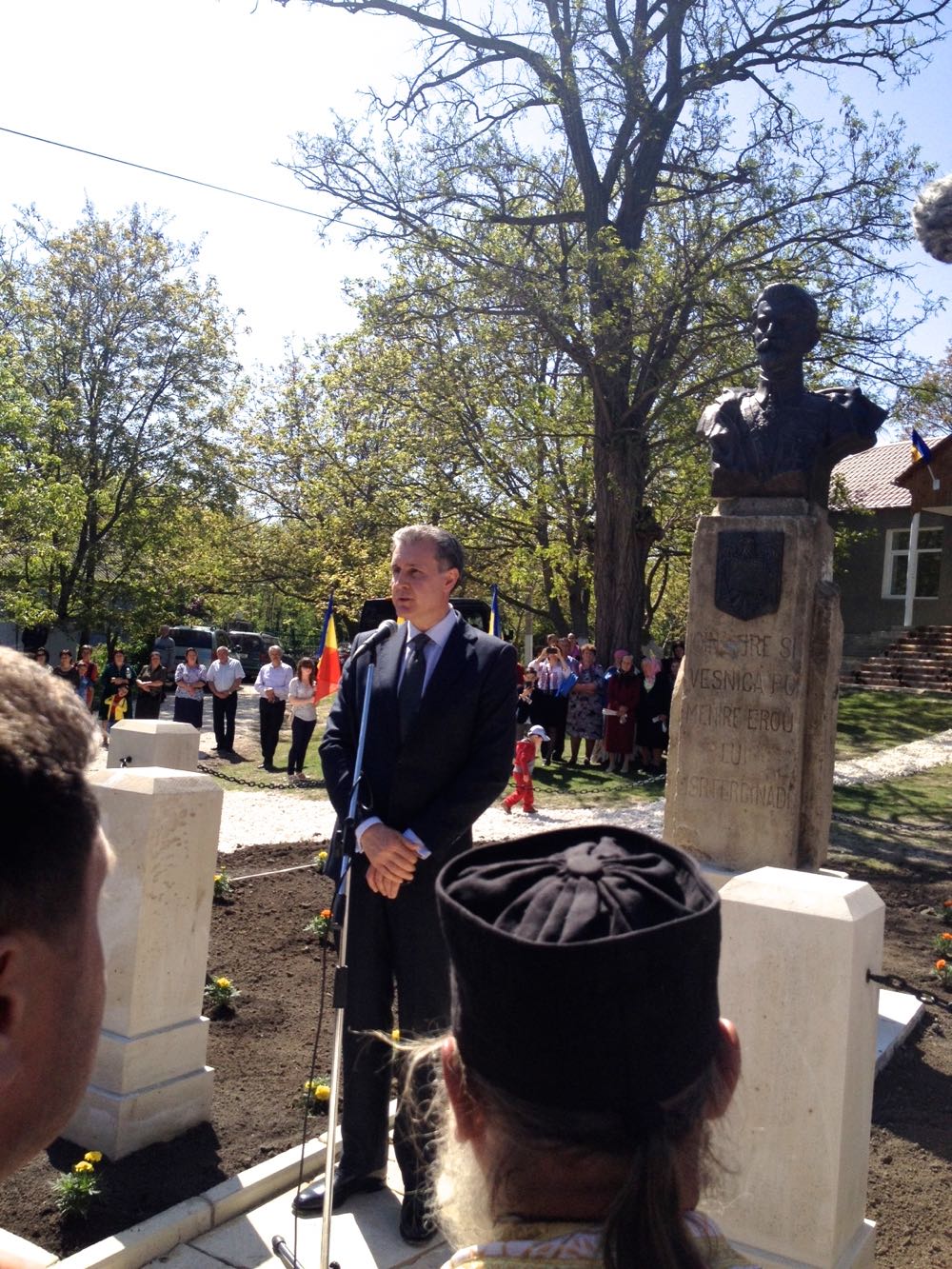 Principele Radu la sarbatoarea populara a dezvelirii bustului Regelui Ferdinand I in satul Telipova din raionul Soroca, 6 mai 2017