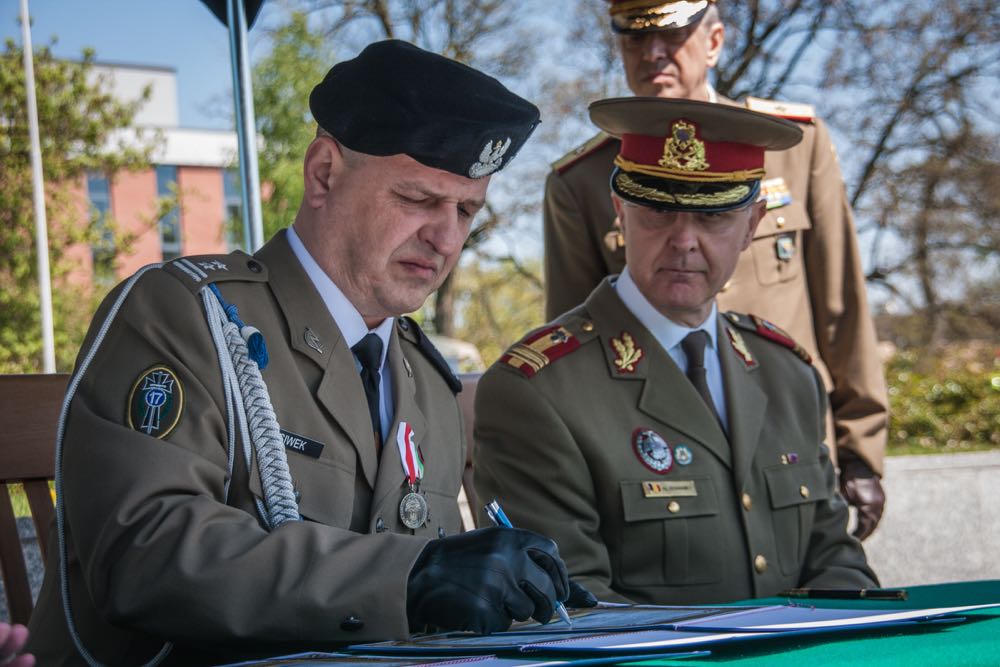 Principele Radu, Brigada 17 Mecanizata Poznan, ceremonia noului drapel de lupta al Batalionului Logistic Regele Carol II al Romaniei, patronajul regal al Principesei Mostenitoare Margareta acordat Brigazii, 11 mai 2017 ©Brigada 17 Mecanizata Poznan