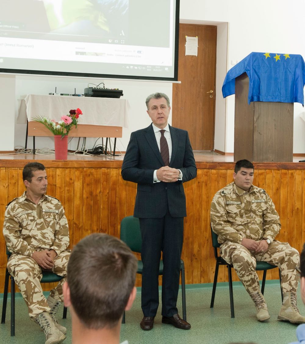 Principele Radu la întalnirea militarilor Invictus Romania cu elevii Colegiului National Vlaicu Voda din Curtea de Arges, 29 mai 2017 ©Daniel Angelescu