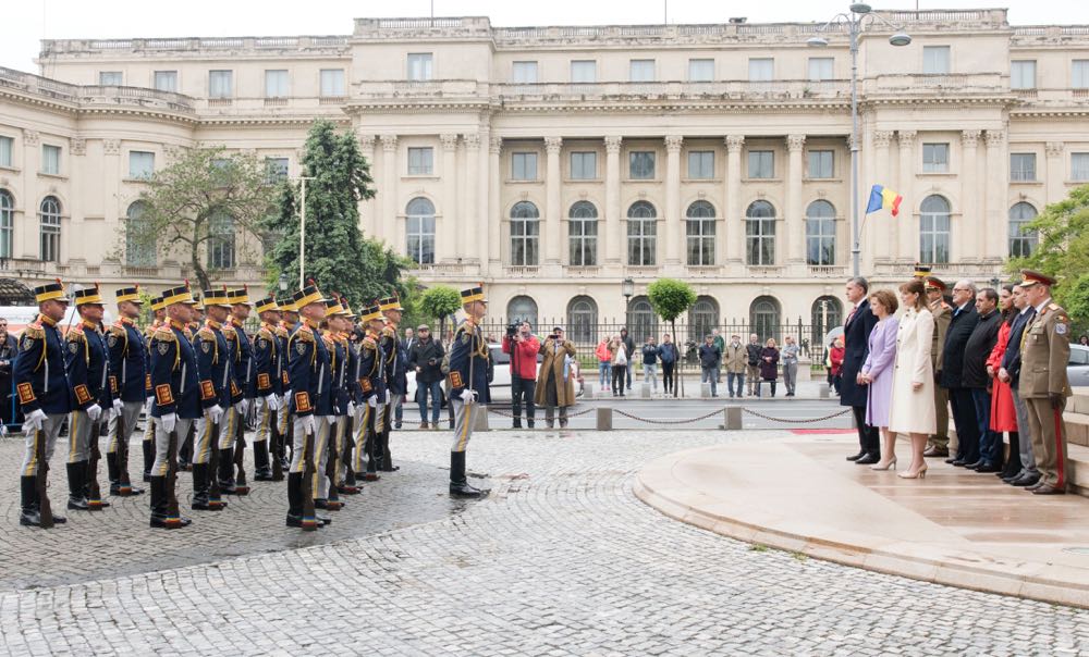 Familia Regala la statuia Regelui Carol I, 10 Mai 2017 ©Daniel Angelescu