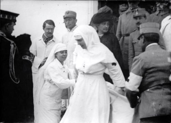 Regele Ferdinand si Regina Maria pe front in timpul Primului Razboi Mondial Onesti 1917