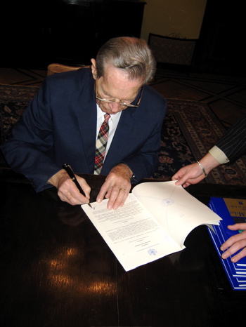 signing-hmk.jpg